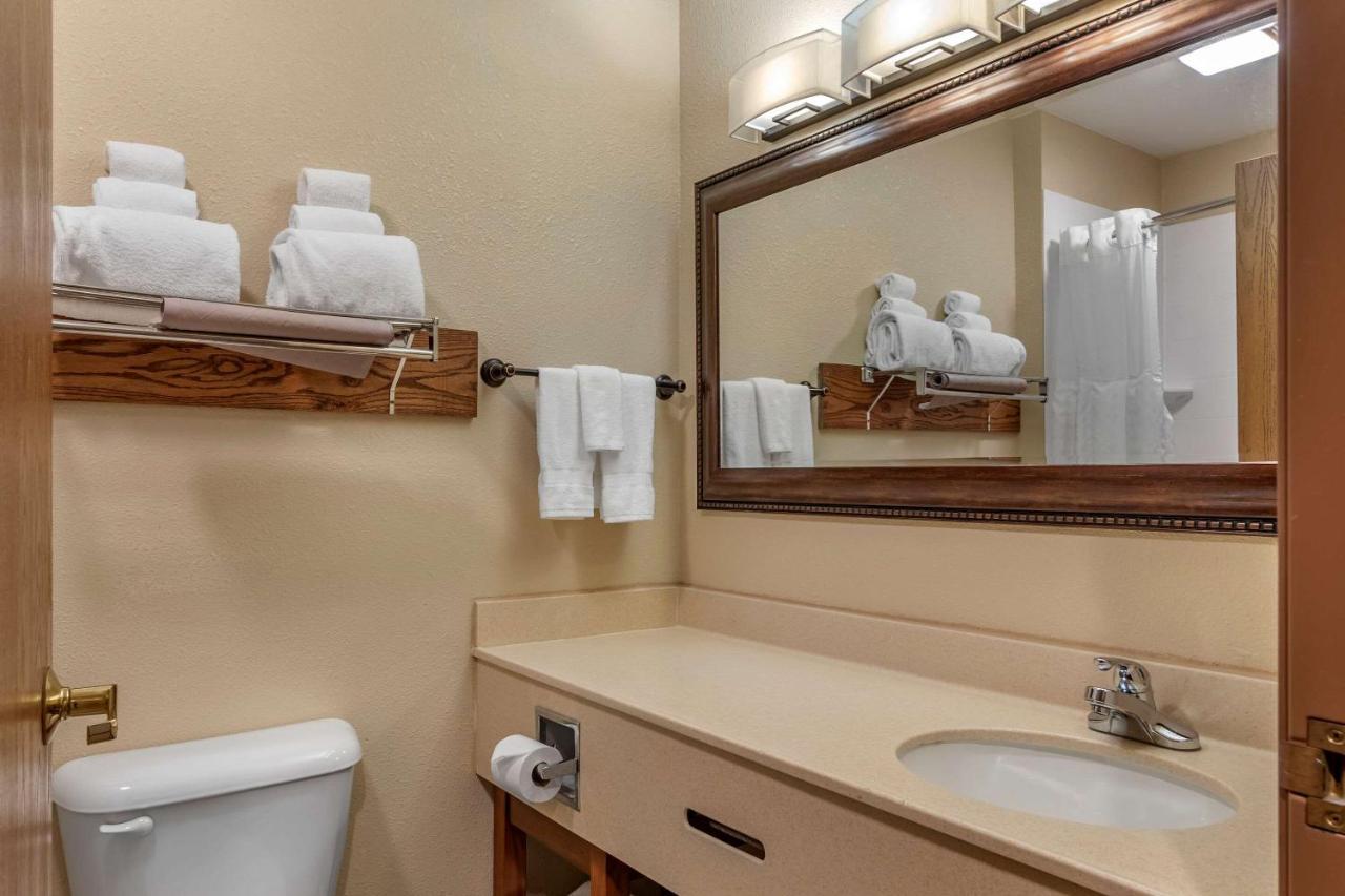 Comfort Inn Warrensburg Station Buitenkant foto