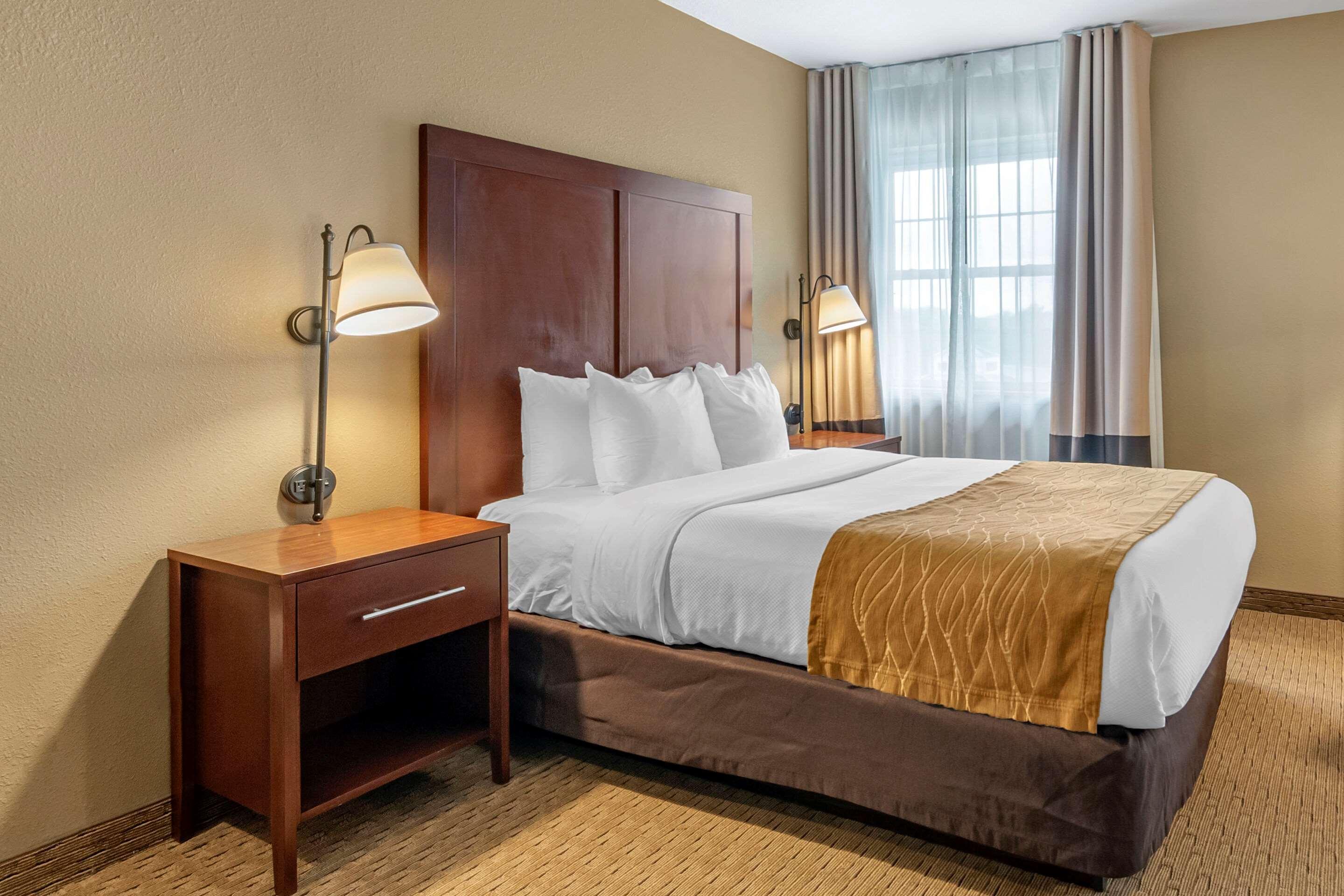 Comfort Inn Warrensburg Station Buitenkant foto