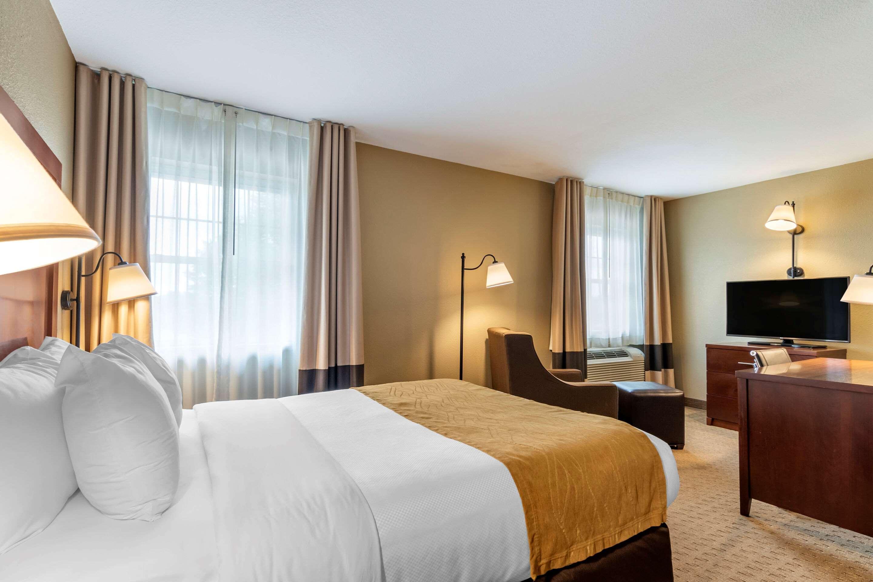 Comfort Inn Warrensburg Station Buitenkant foto