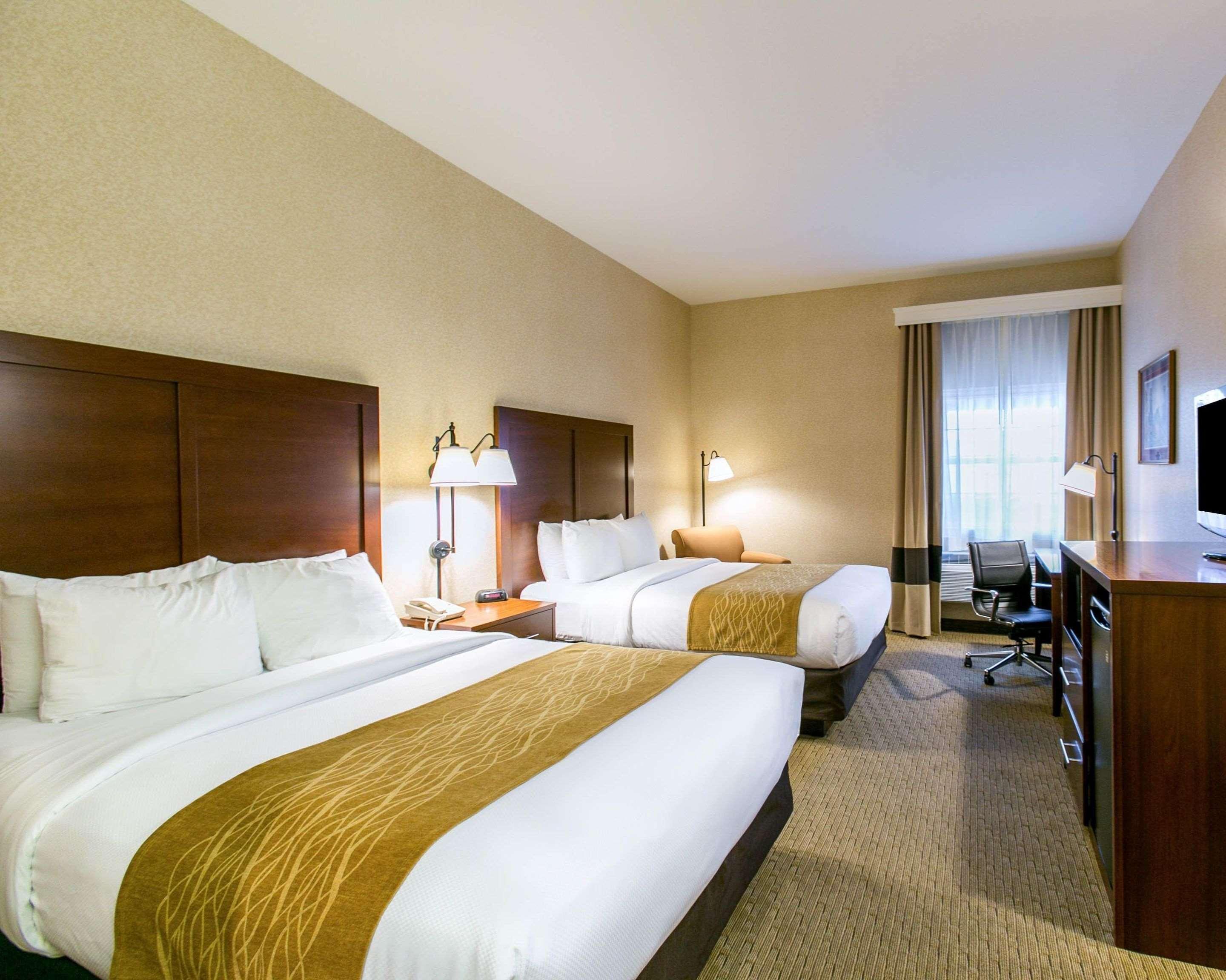 Comfort Inn Warrensburg Station Buitenkant foto