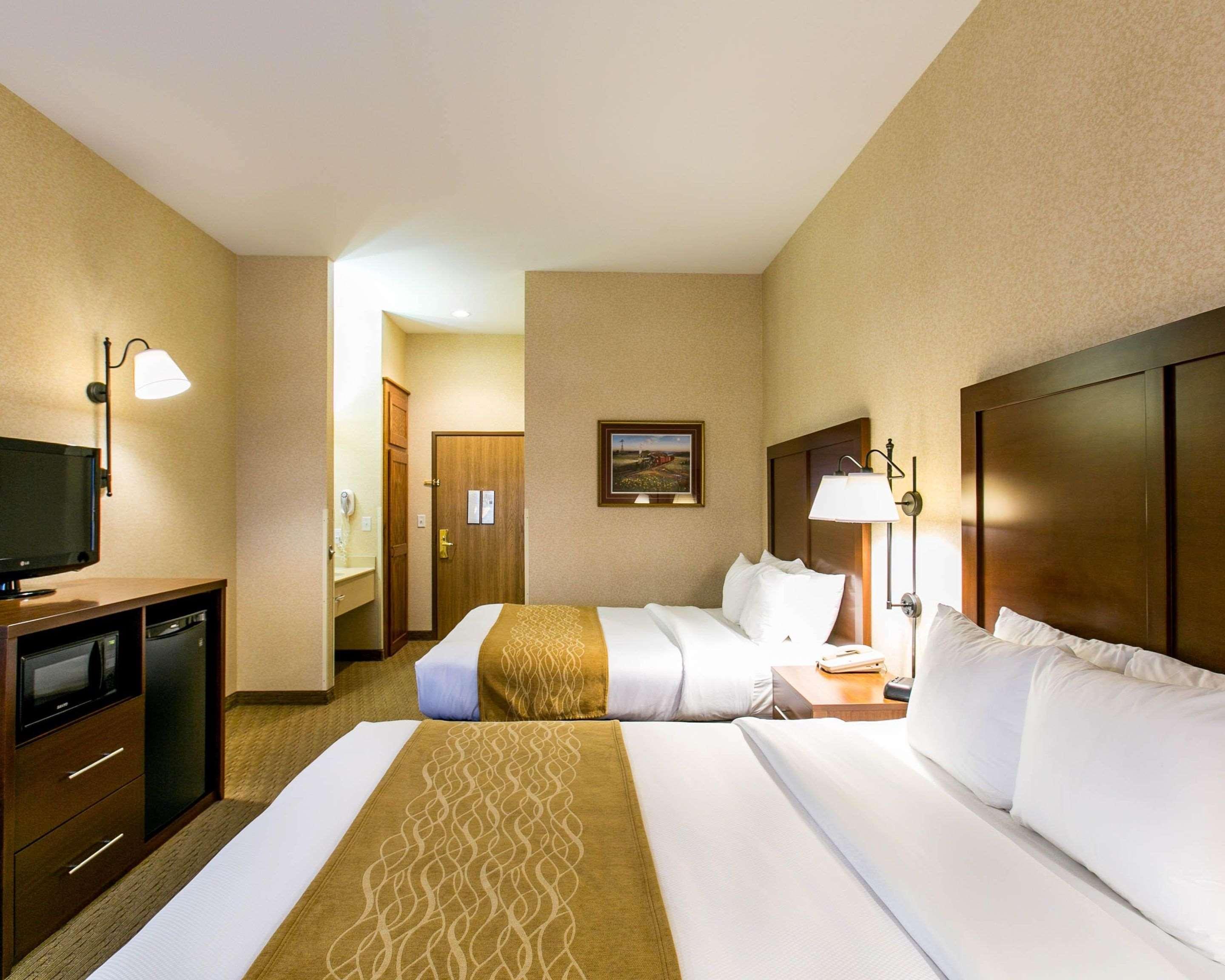 Comfort Inn Warrensburg Station Buitenkant foto