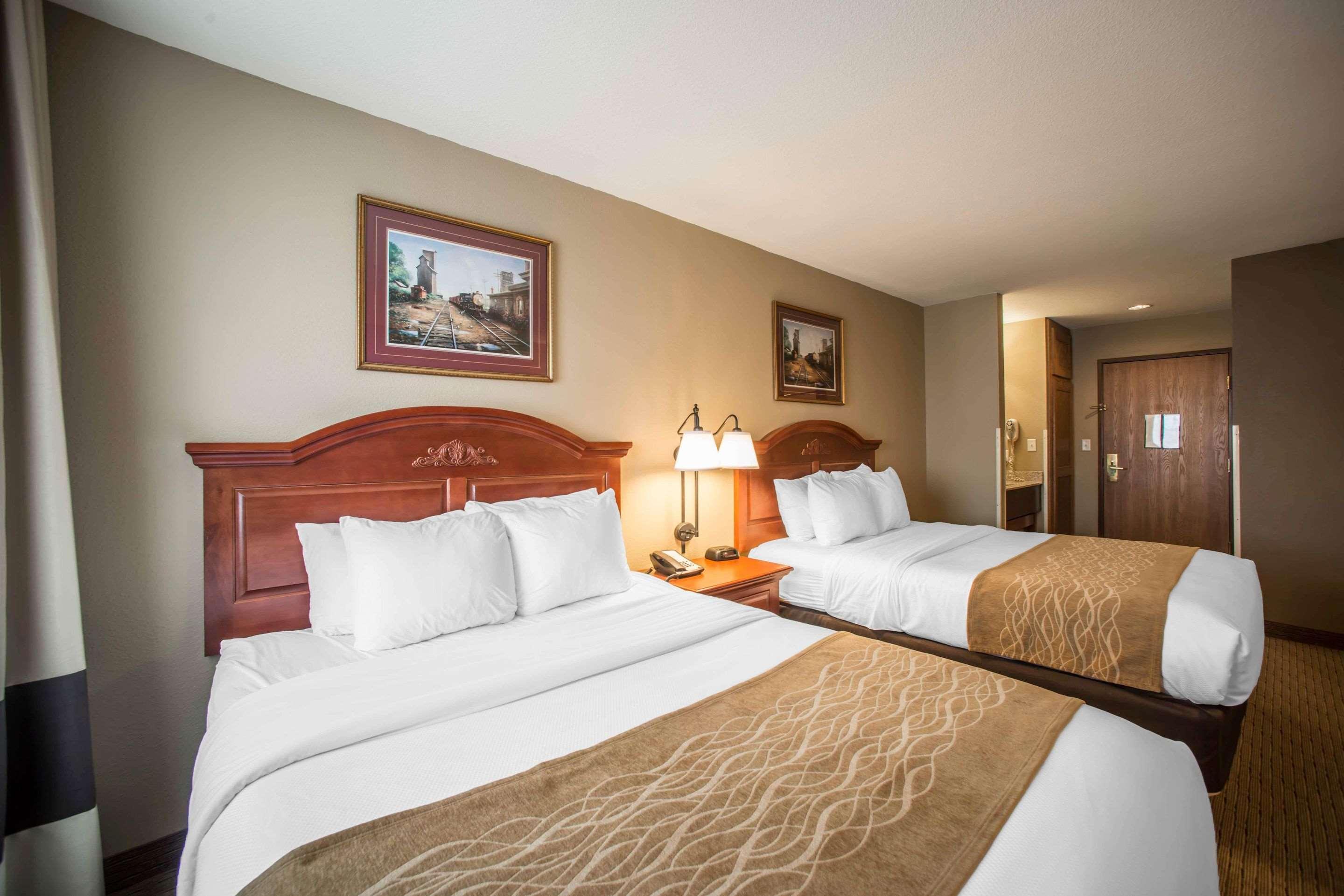 Comfort Inn Warrensburg Station Buitenkant foto