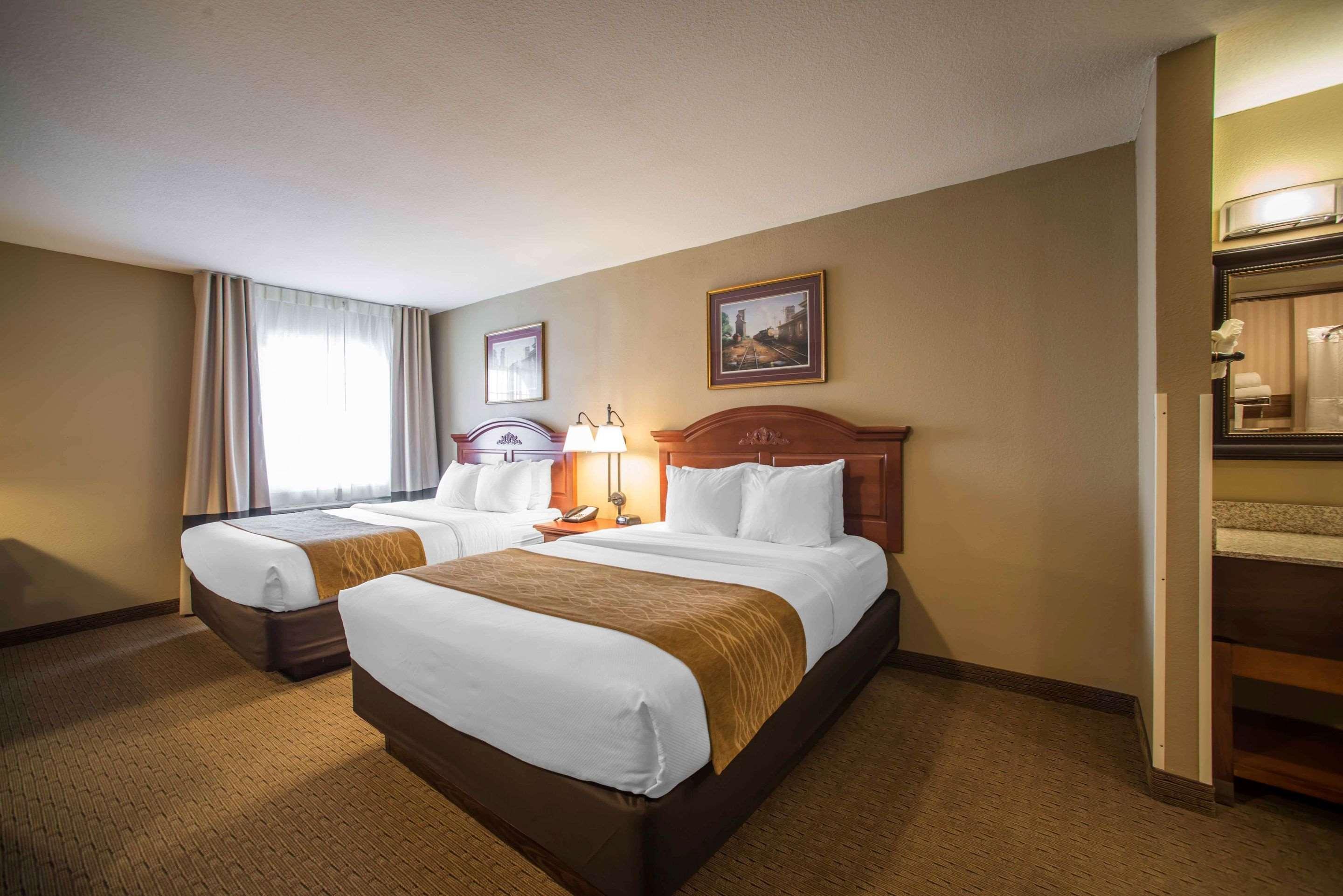 Comfort Inn Warrensburg Station Buitenkant foto