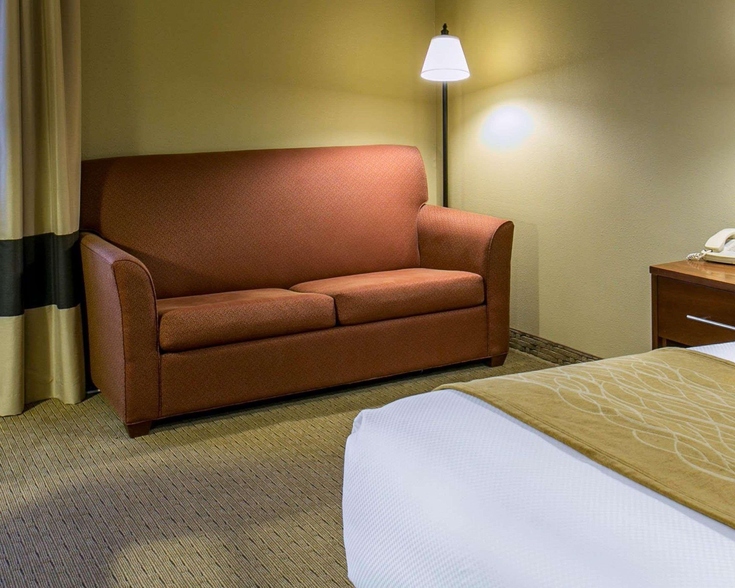 Comfort Inn Warrensburg Station Buitenkant foto