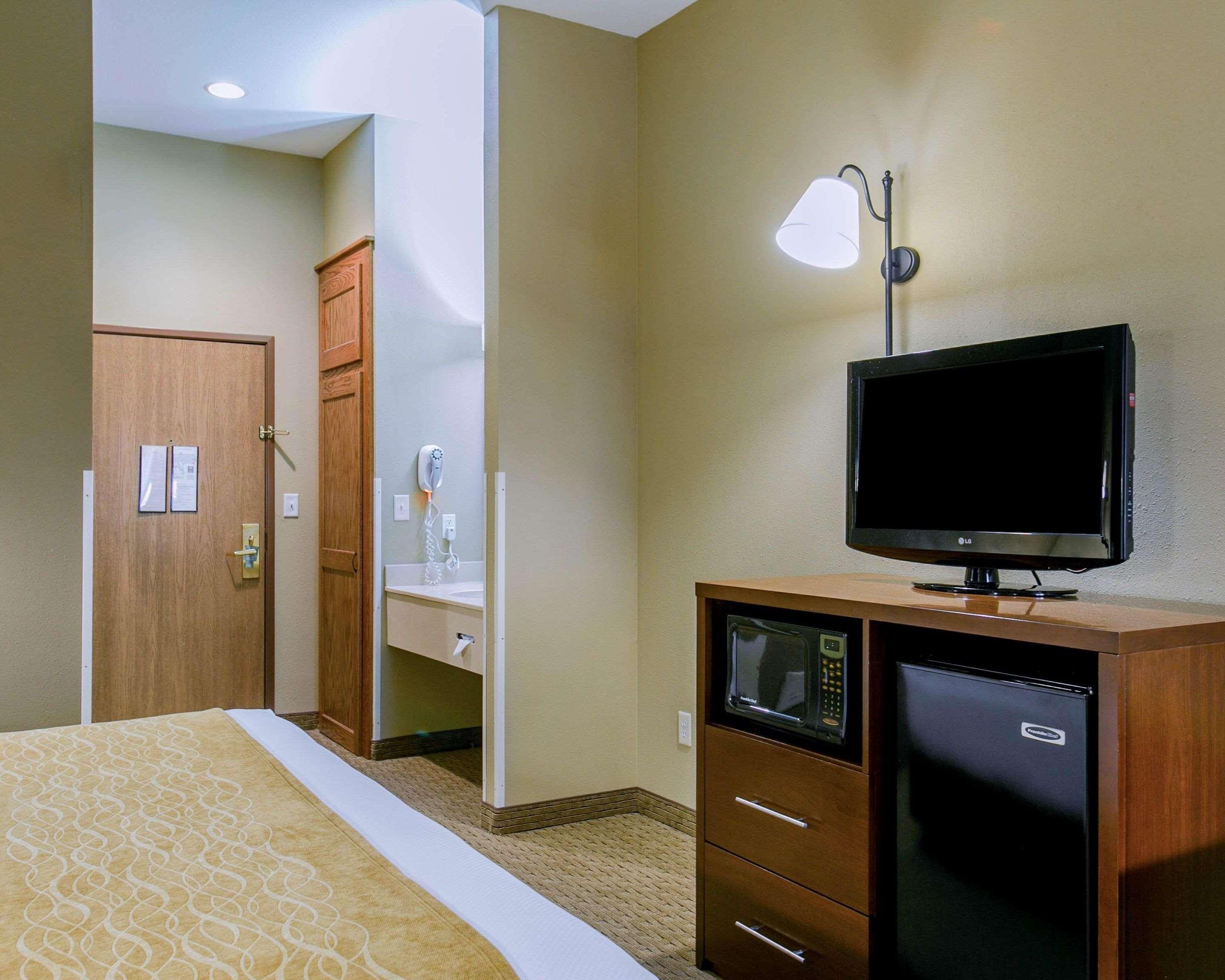 Comfort Inn Warrensburg Station Buitenkant foto