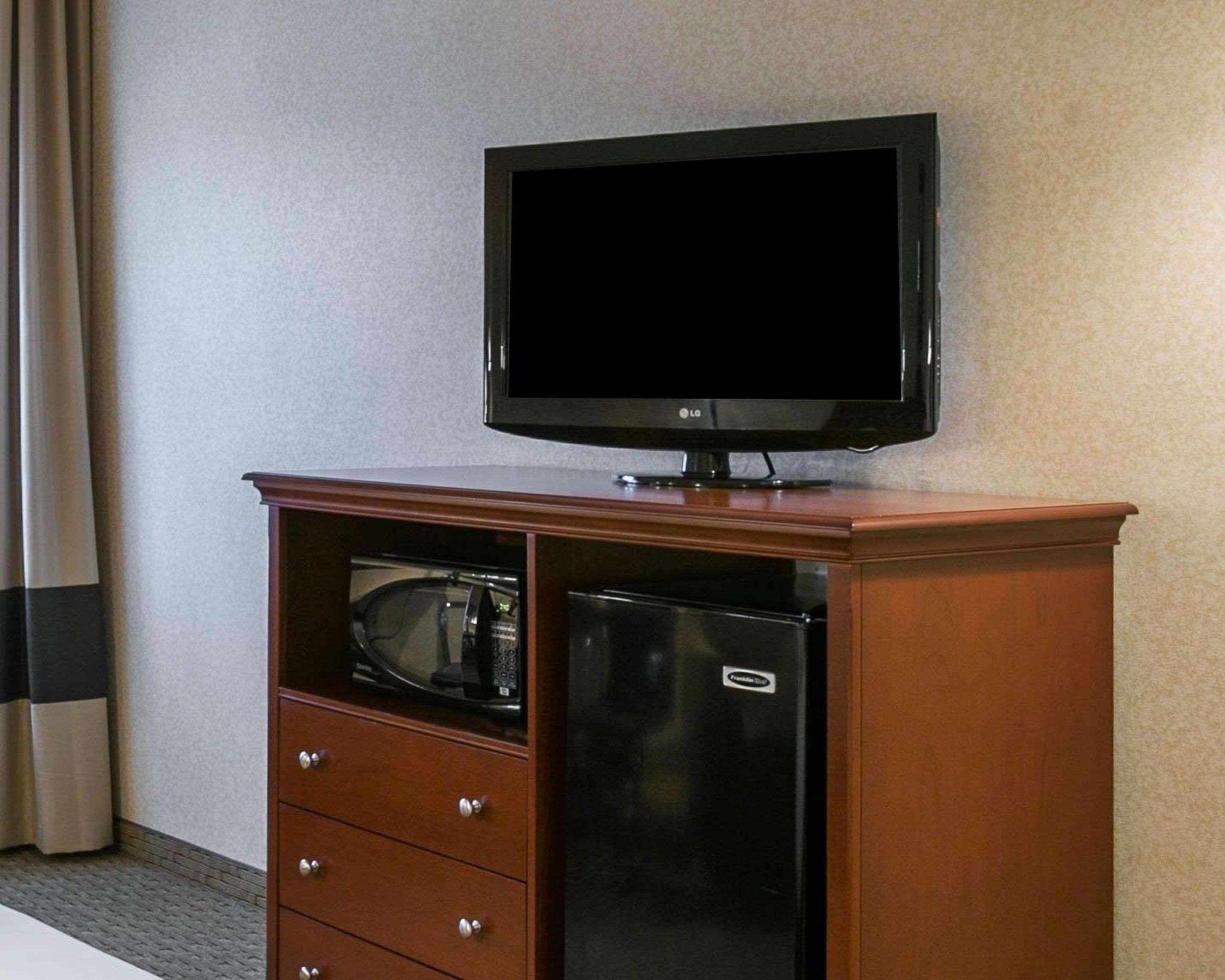 Comfort Inn Warrensburg Station Buitenkant foto