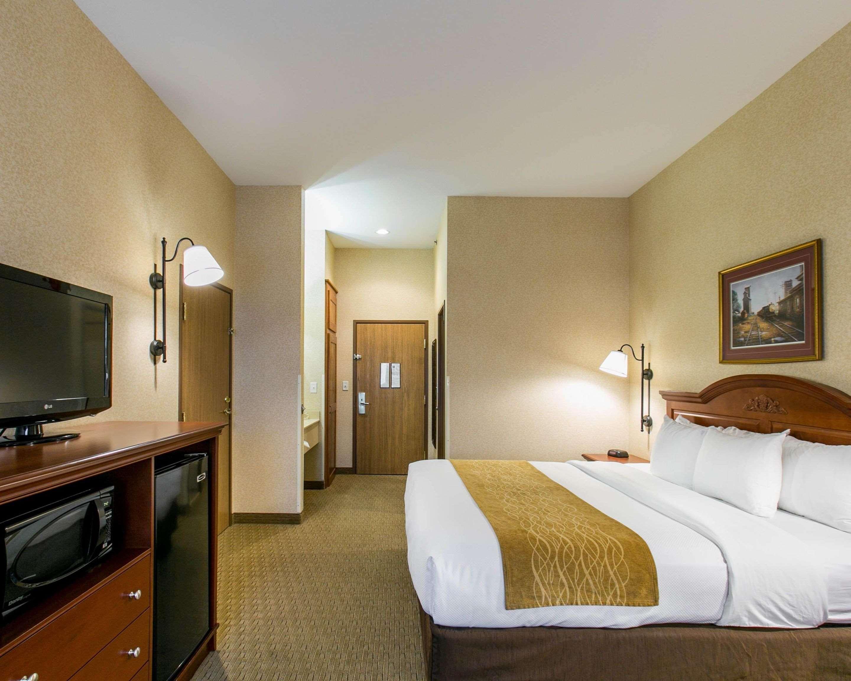 Comfort Inn Warrensburg Station Buitenkant foto