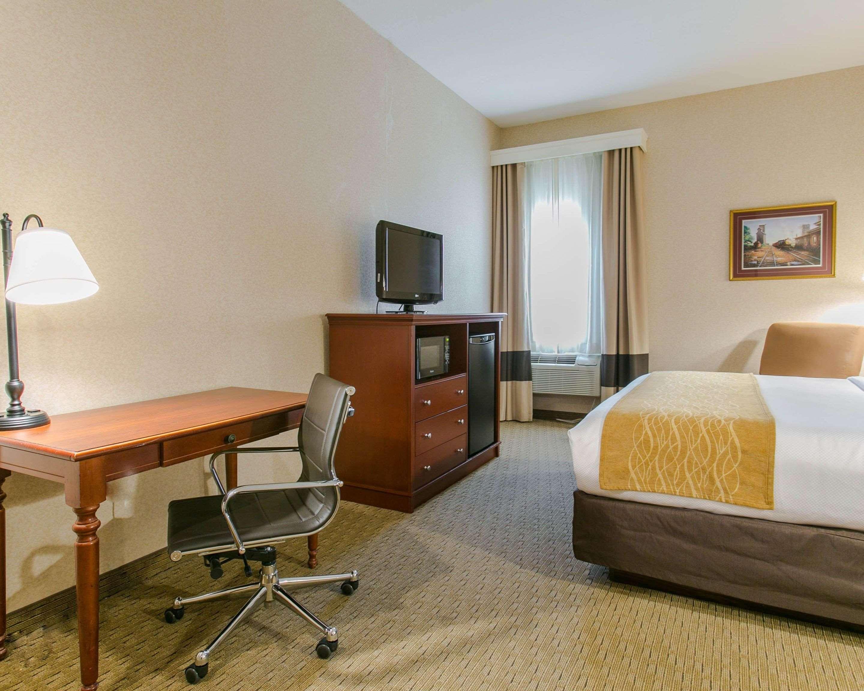 Comfort Inn Warrensburg Station Buitenkant foto