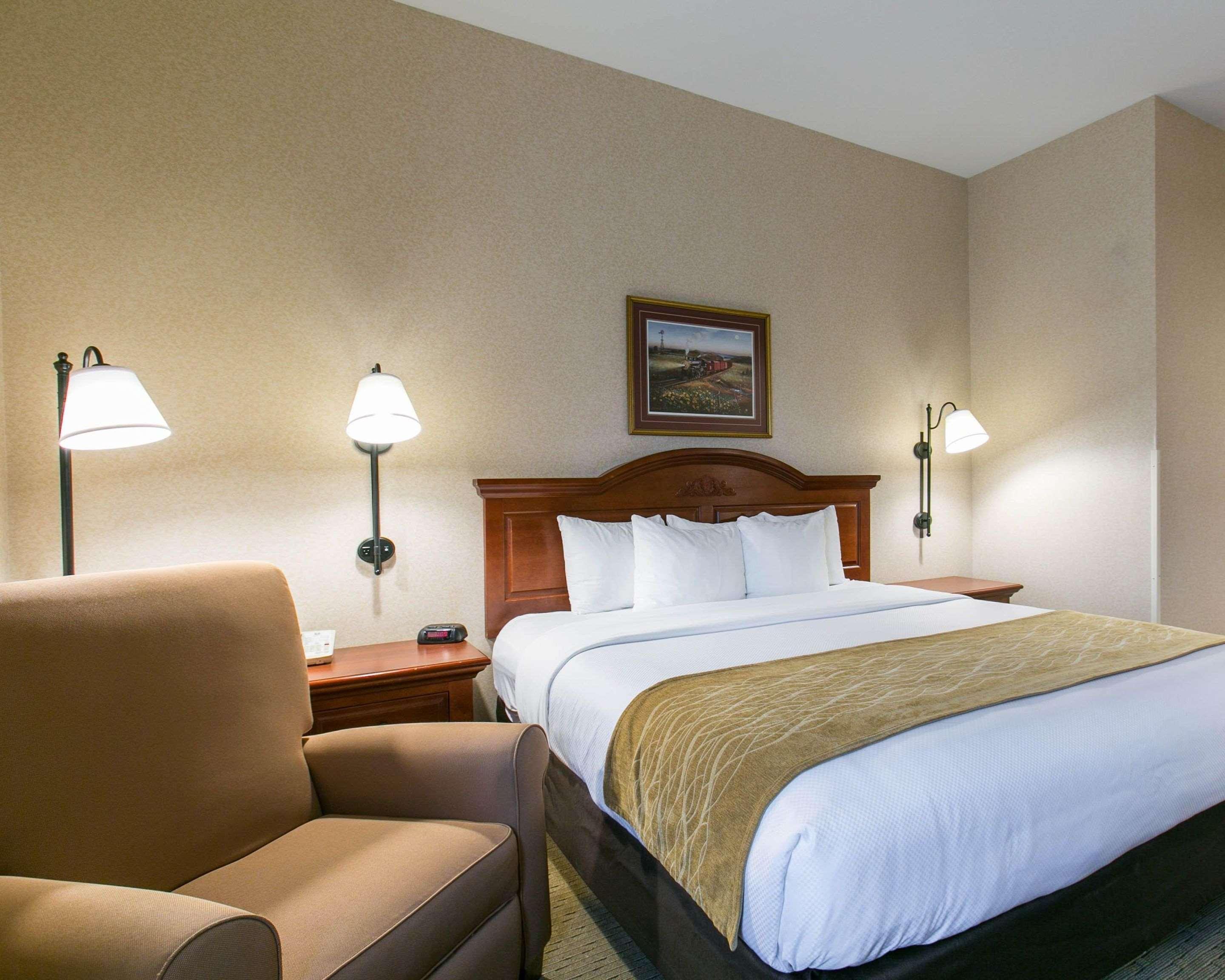 Comfort Inn Warrensburg Station Buitenkant foto