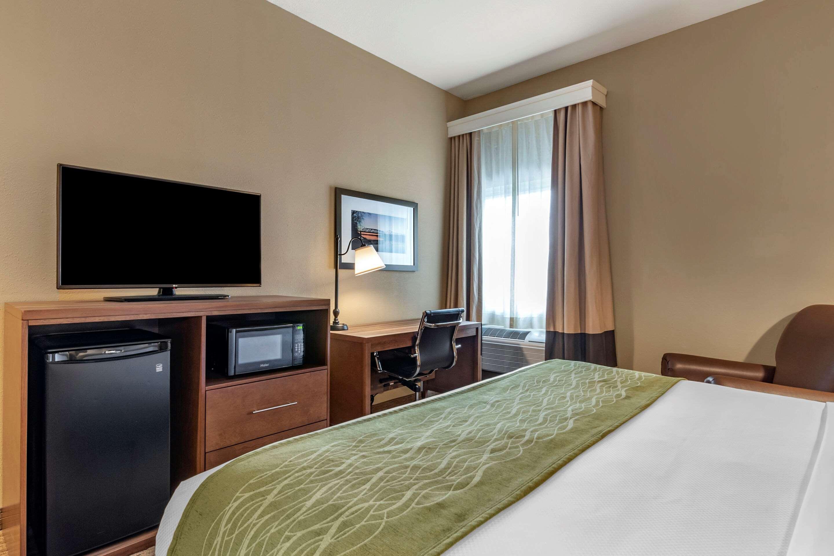 Comfort Inn Warrensburg Station Buitenkant foto