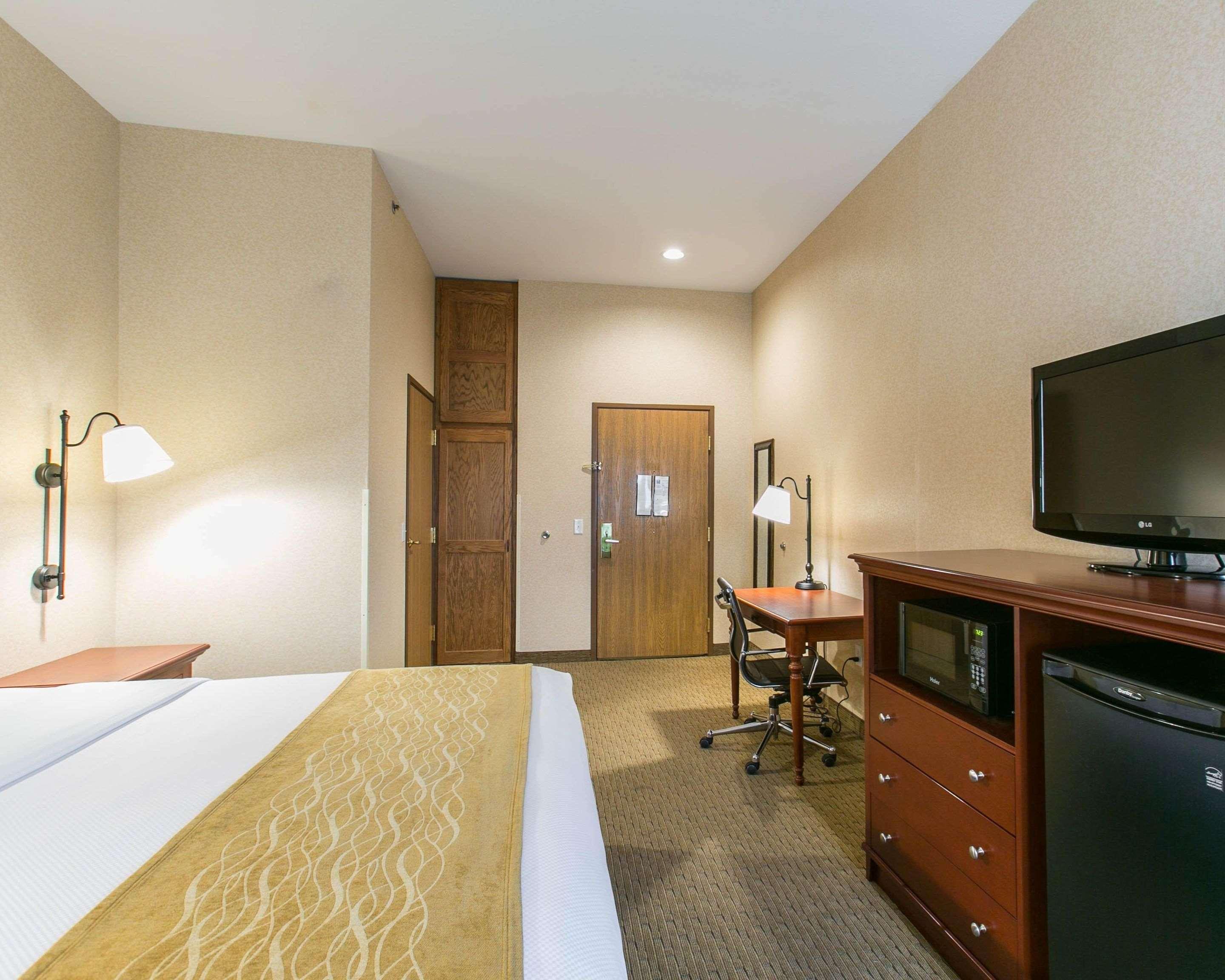 Comfort Inn Warrensburg Station Buitenkant foto