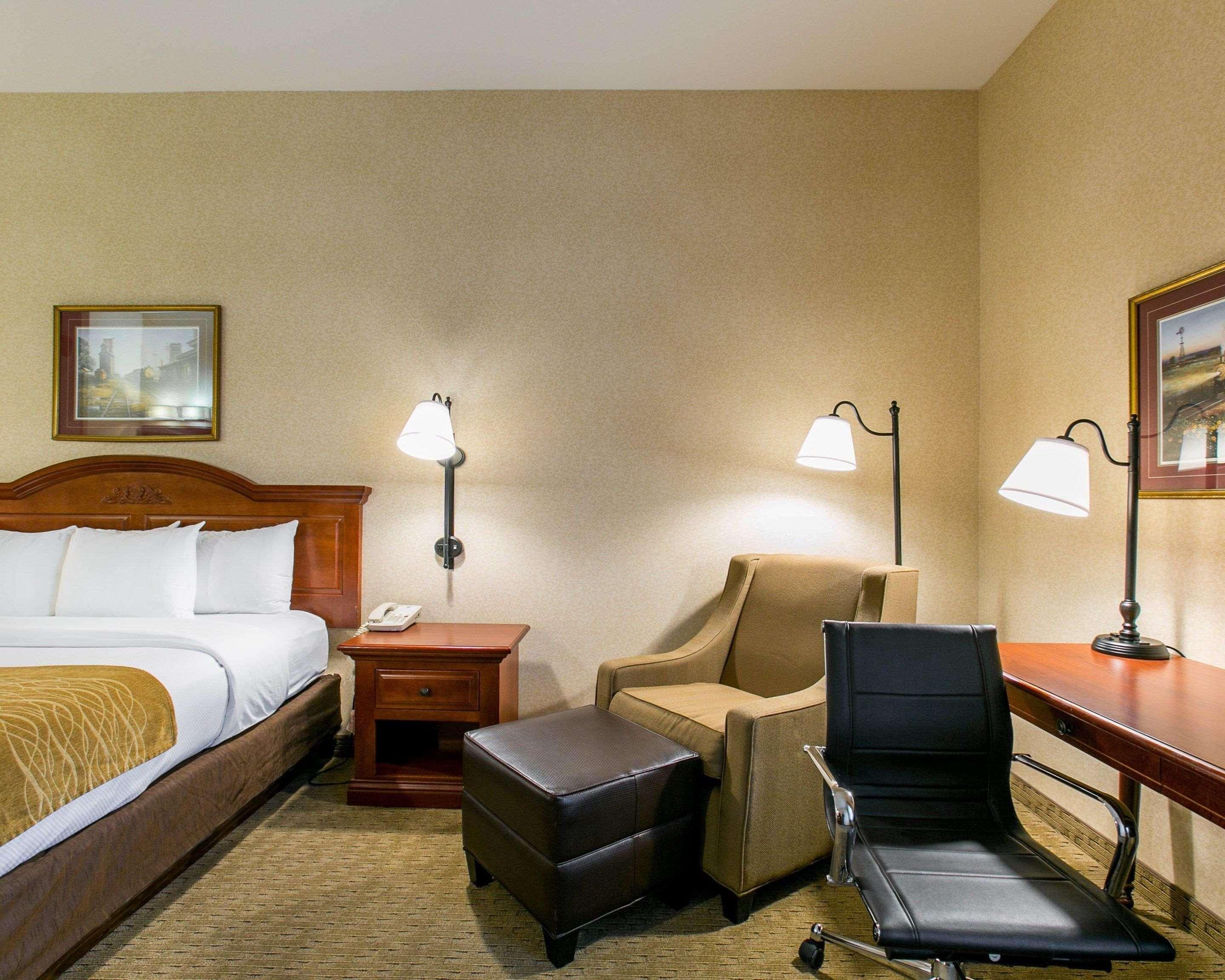 Comfort Inn Warrensburg Station Buitenkant foto