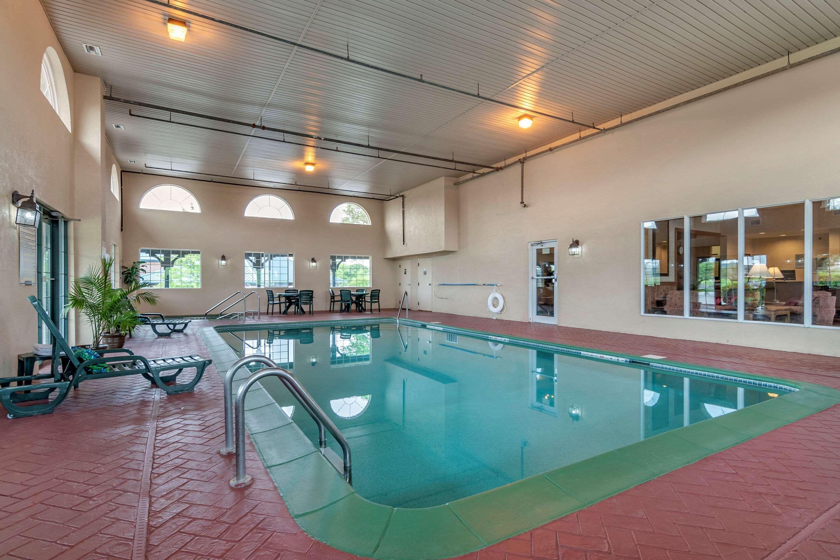 Comfort Inn Warrensburg Station Buitenkant foto