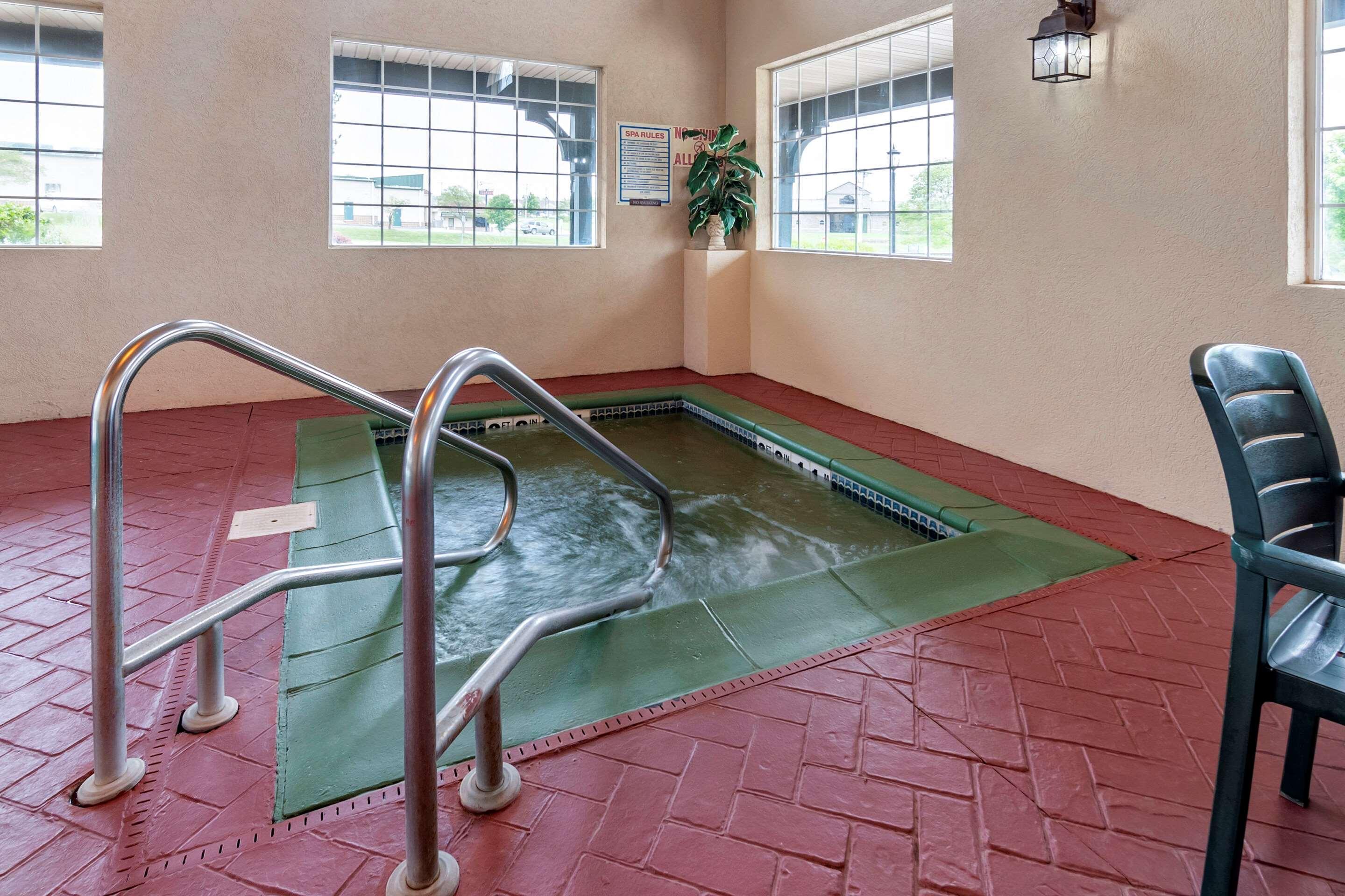 Comfort Inn Warrensburg Station Buitenkant foto