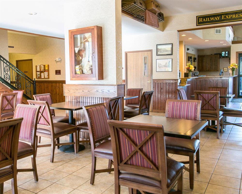 Comfort Inn Warrensburg Station Buitenkant foto