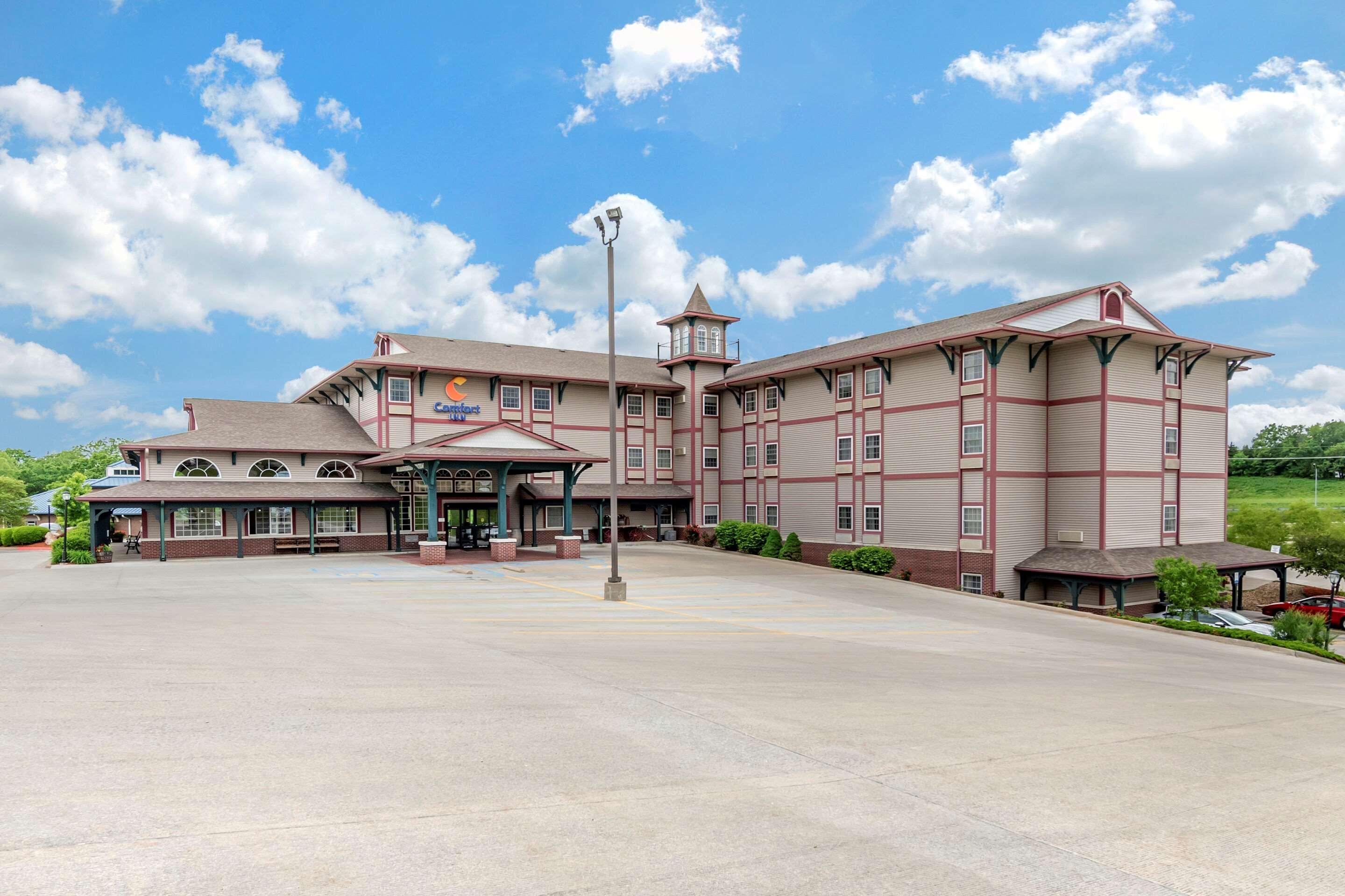 Comfort Inn Warrensburg Station Buitenkant foto