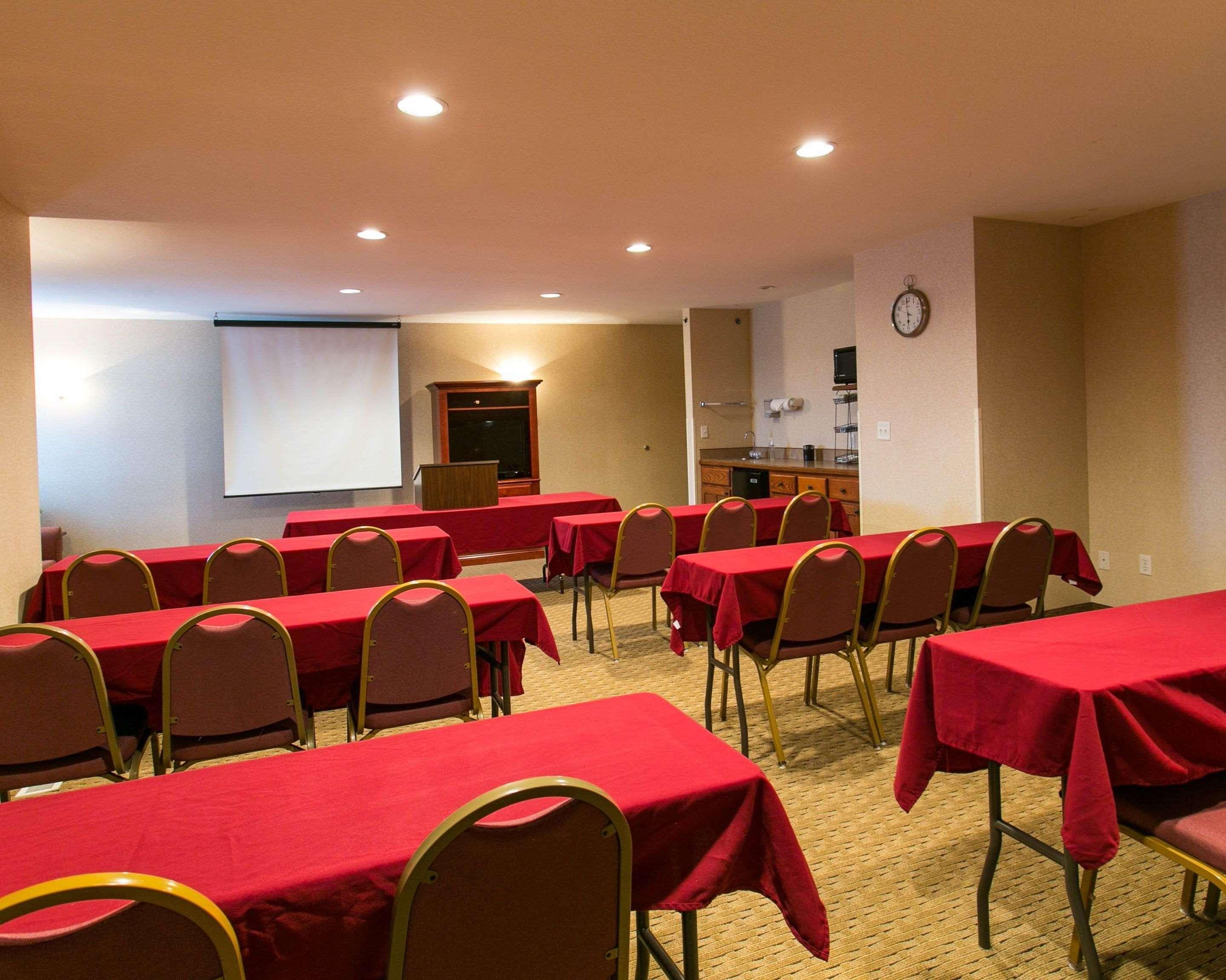 Comfort Inn Warrensburg Station Buitenkant foto