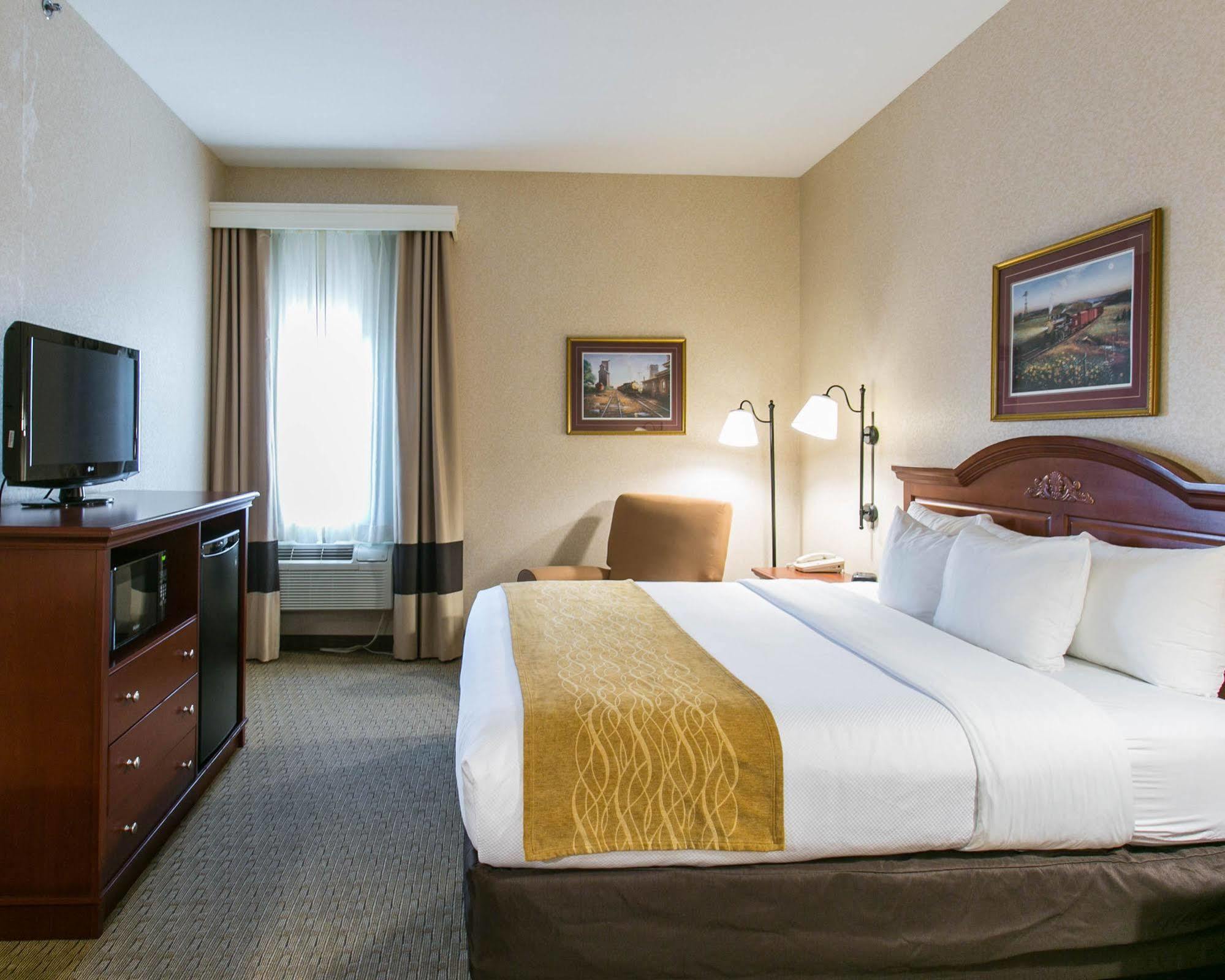 Comfort Inn Warrensburg Station Buitenkant foto