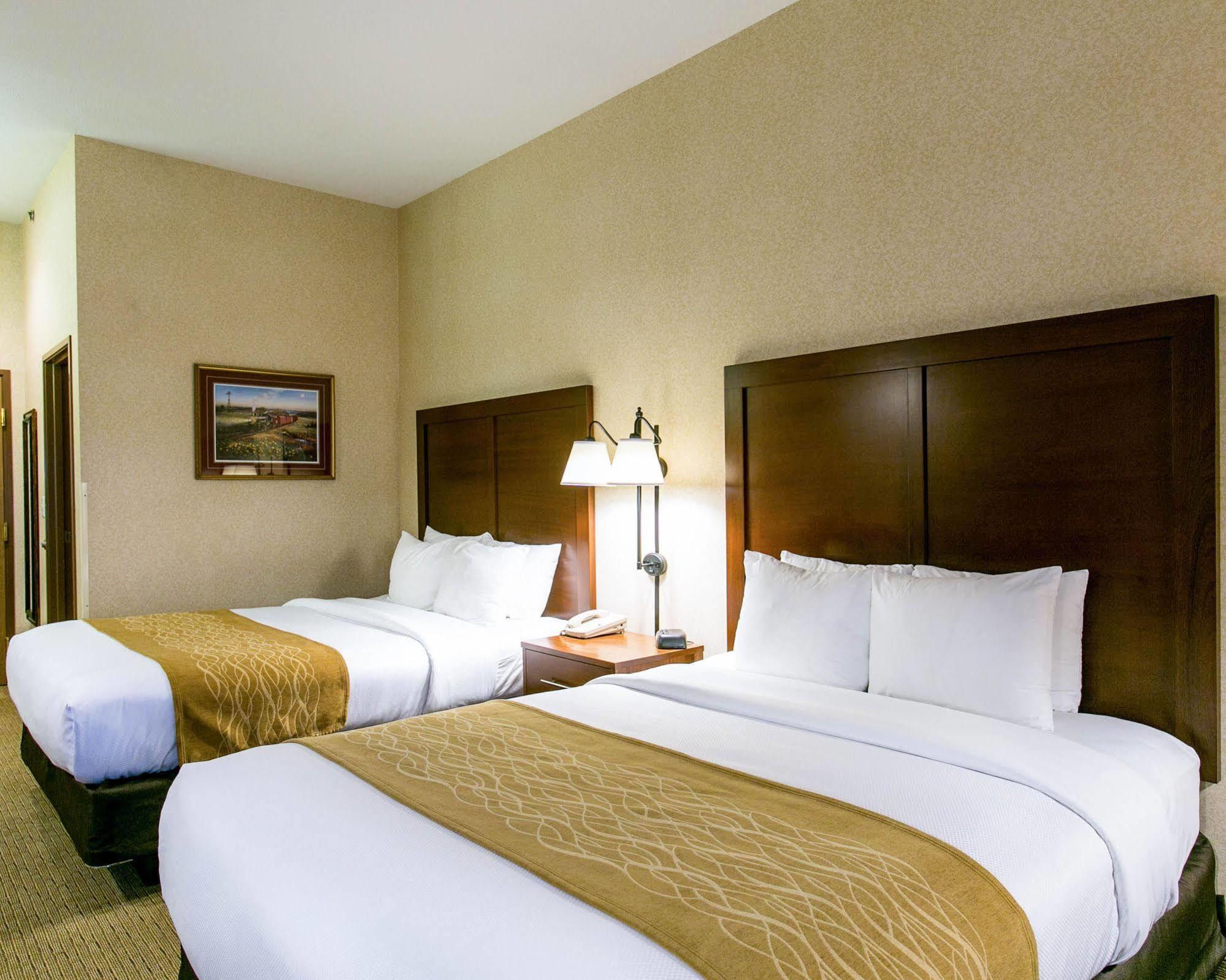 Comfort Inn Warrensburg Station Buitenkant foto