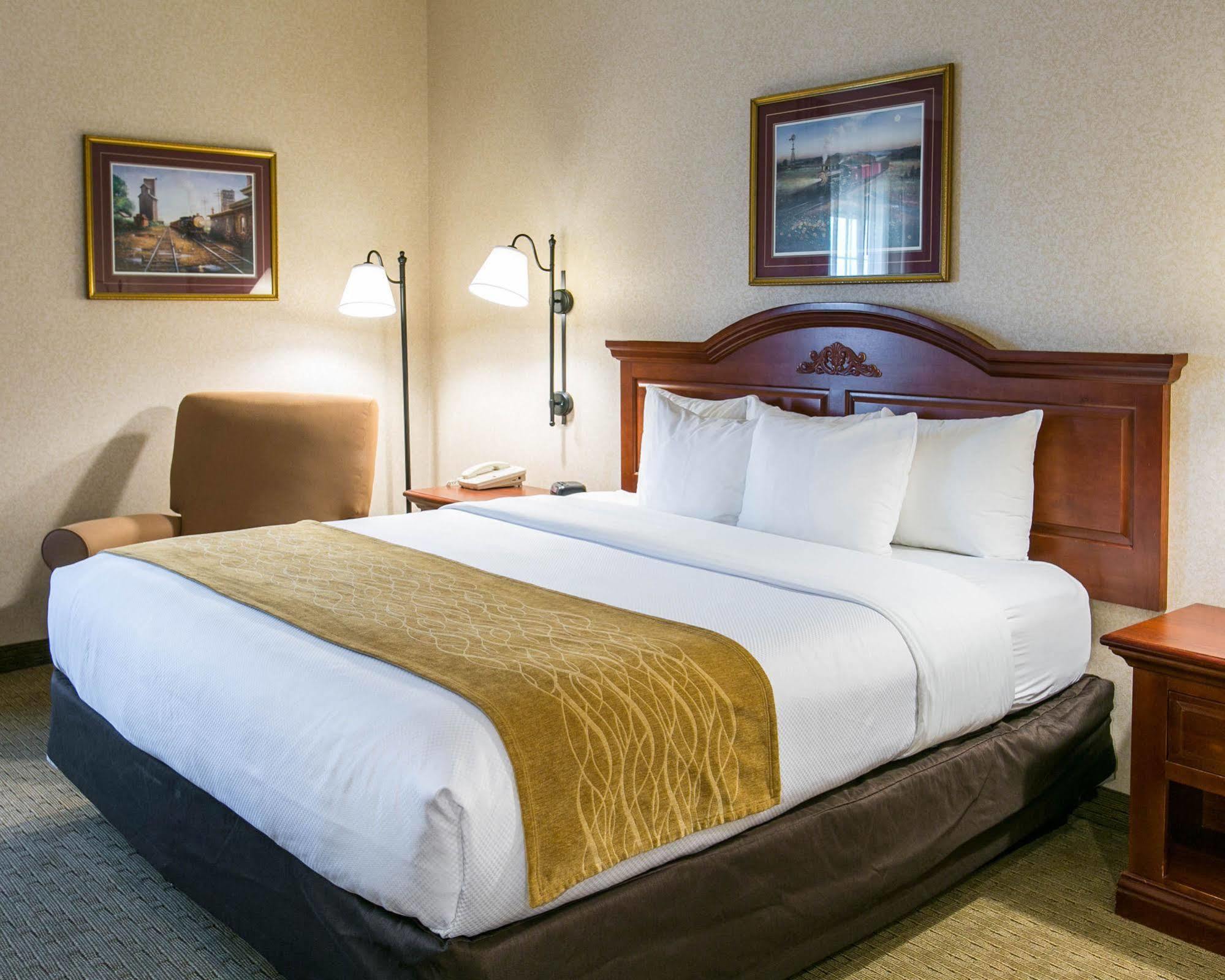 Comfort Inn Warrensburg Station Buitenkant foto