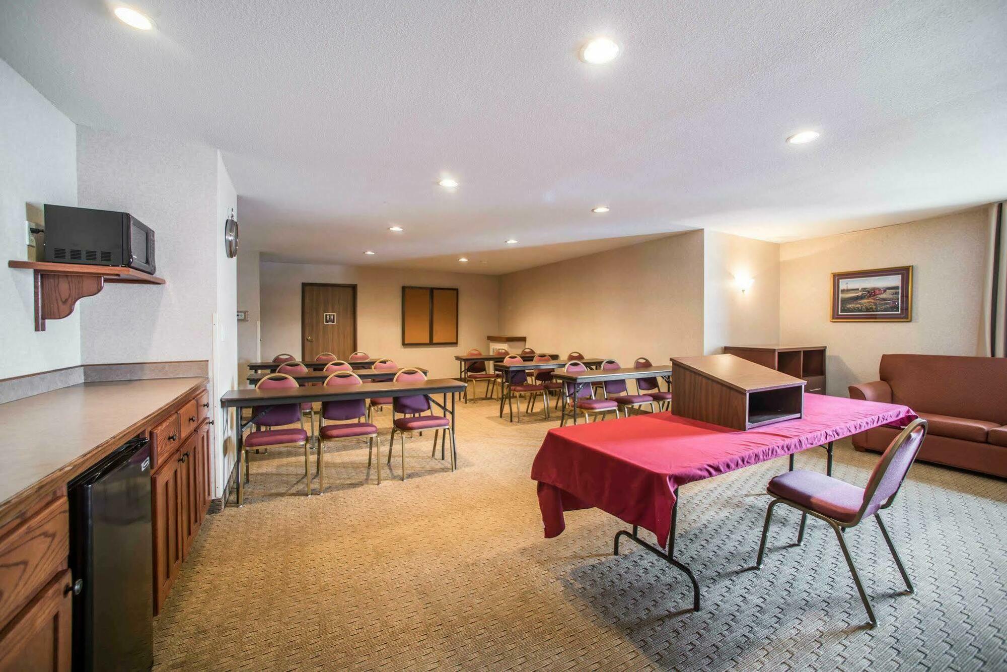 Comfort Inn Warrensburg Station Buitenkant foto