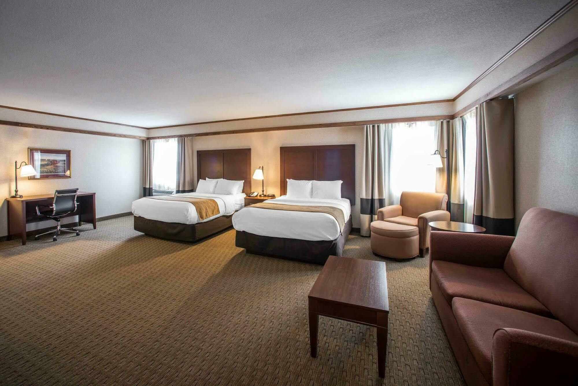 Comfort Inn Warrensburg Station Buitenkant foto